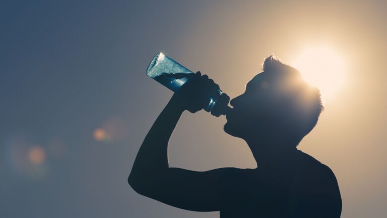 8 Hydration Tips for Outdoor Workers: Stay Energized and Safe